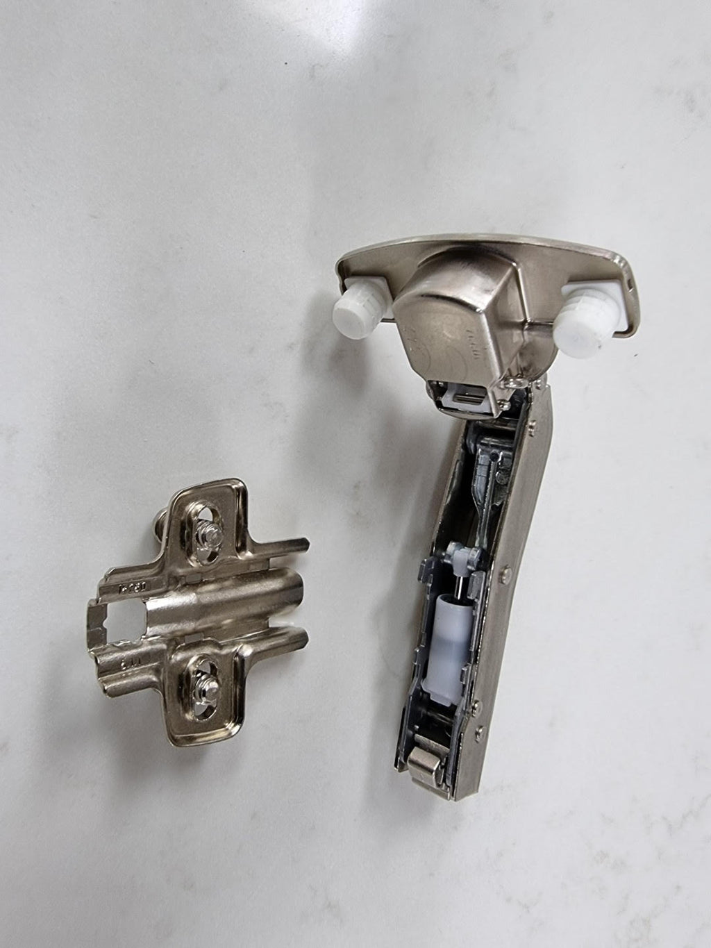Sensys Hettich W45 Wide Angle Hinge With Self Closing Feature