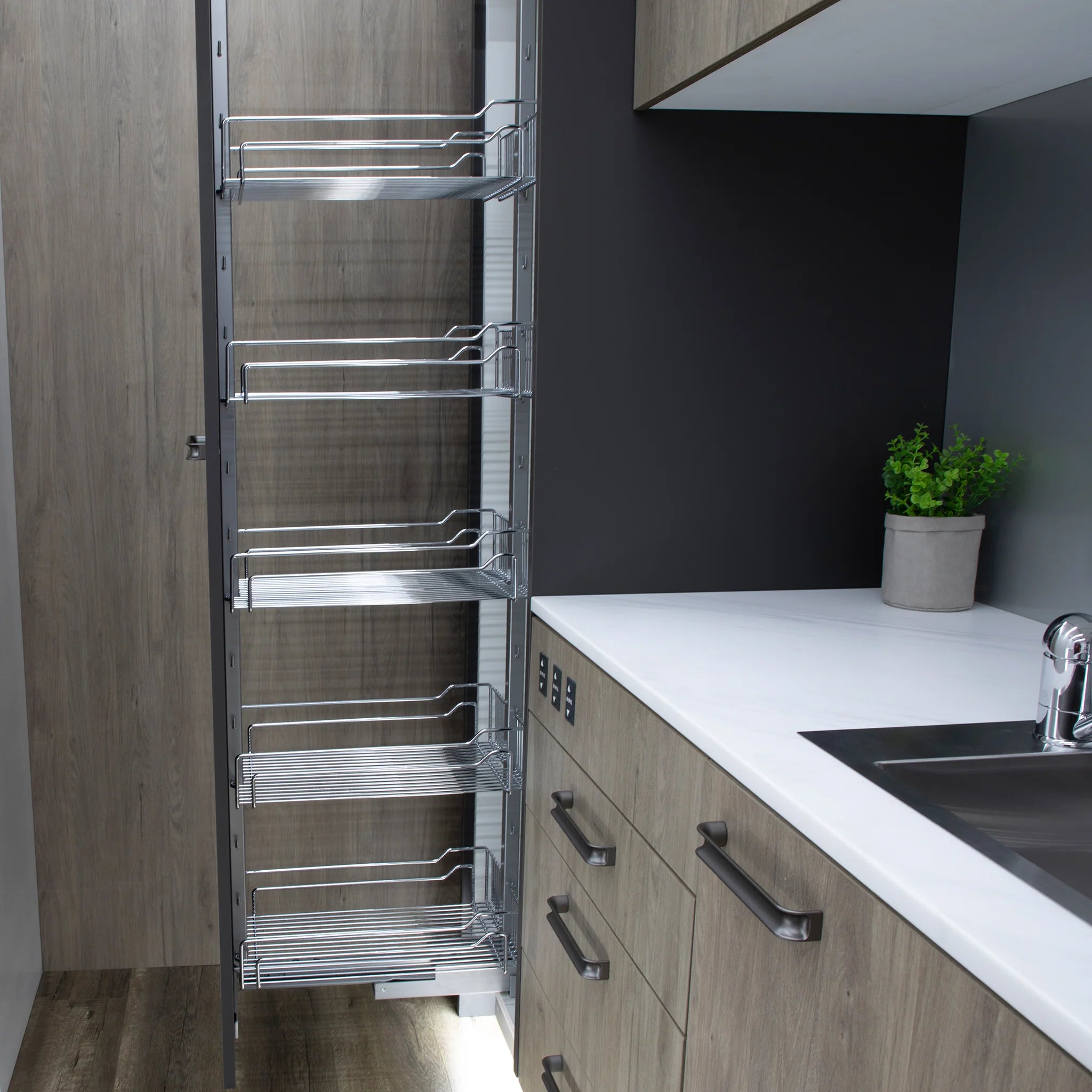 Project Plus Dispensa Pantry