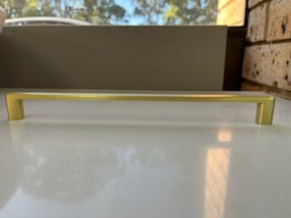 Vaniglia Handle With Rounded Ends, Matt Gold Finish
