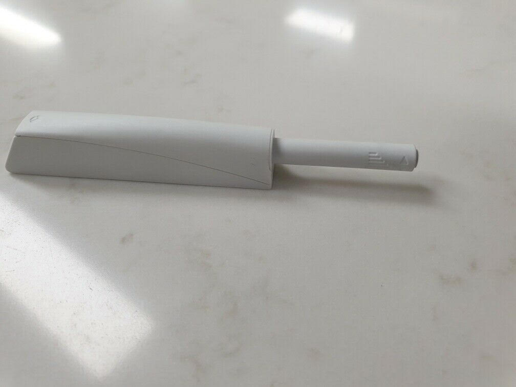 Push to open latch, handle-less, kitchen cabinet door Main image