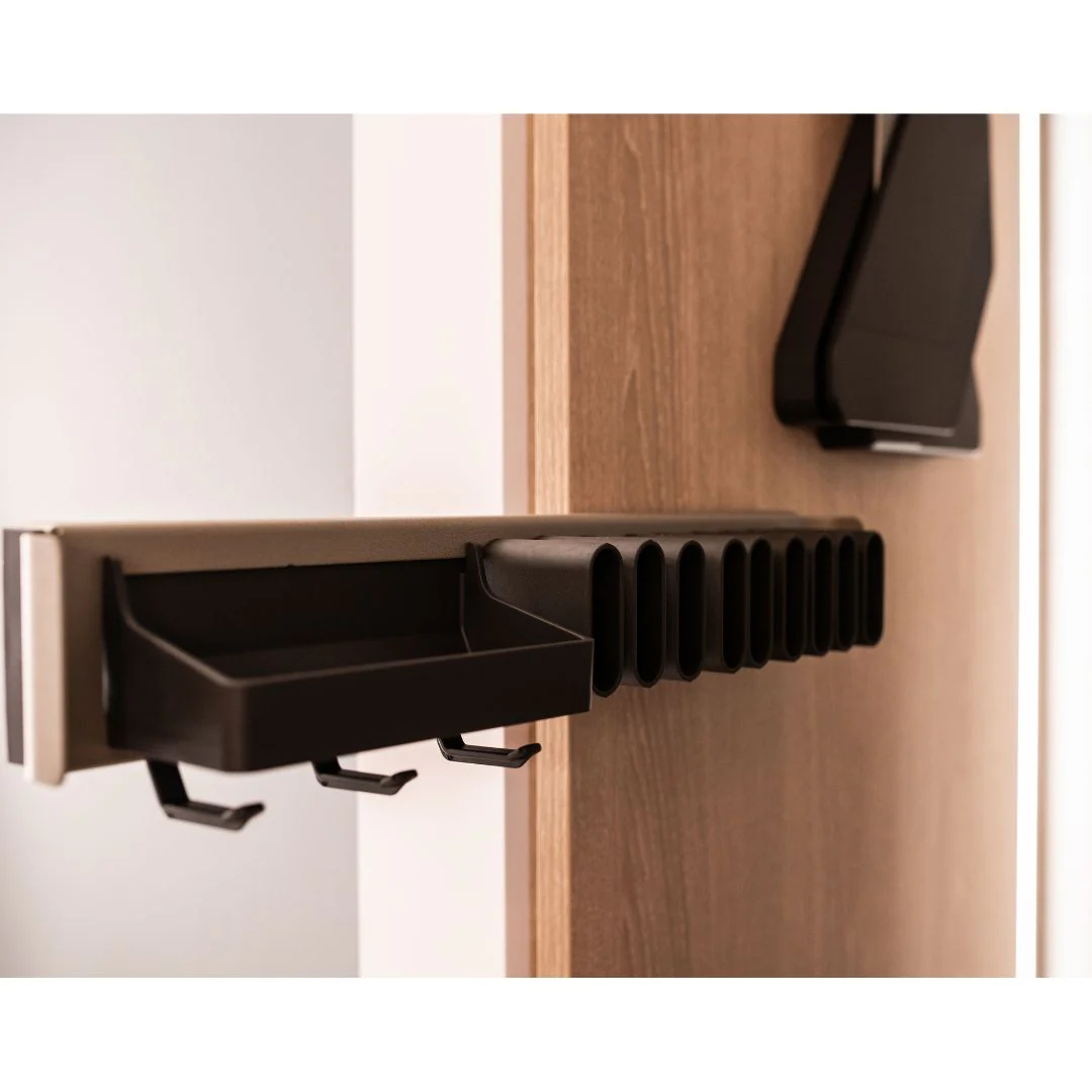 Conero Belt/Tie Pull Out with Tray, Black