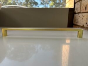 Vaniglia Handle With Rounded Ends, Matt Gold Finish - Image 2